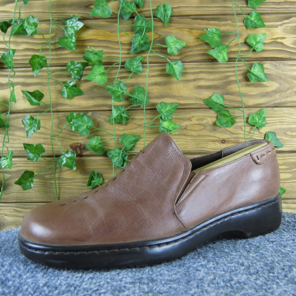 St. John's Bay Women's‎ 10 Wide Brown Leather Slip-On Comfort Loafers Casual